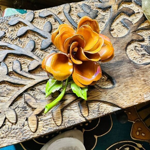 Vintage 1960s Flower Enamel Brooch Pin - Picture 2 of 4